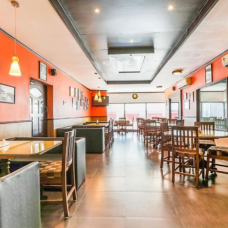 Fabexpress Santhi Inn - 500 Meters From Promenade Beach بونديتْشيري المظهر الخارجي الصورة