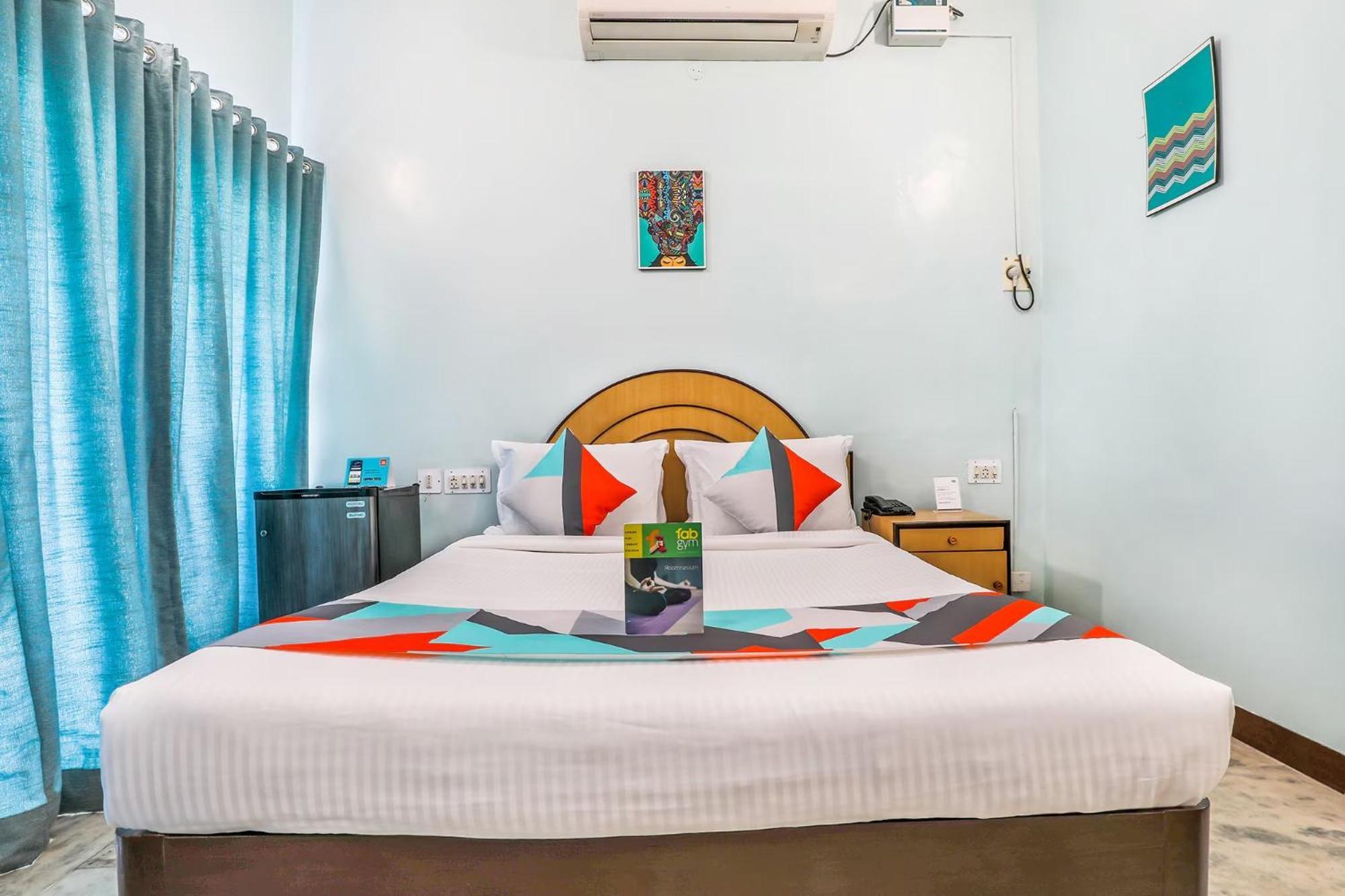 Fabexpress Santhi Inn - 500 Meters From Promenade Beach بونديتْشيري المظهر الخارجي الصورة
