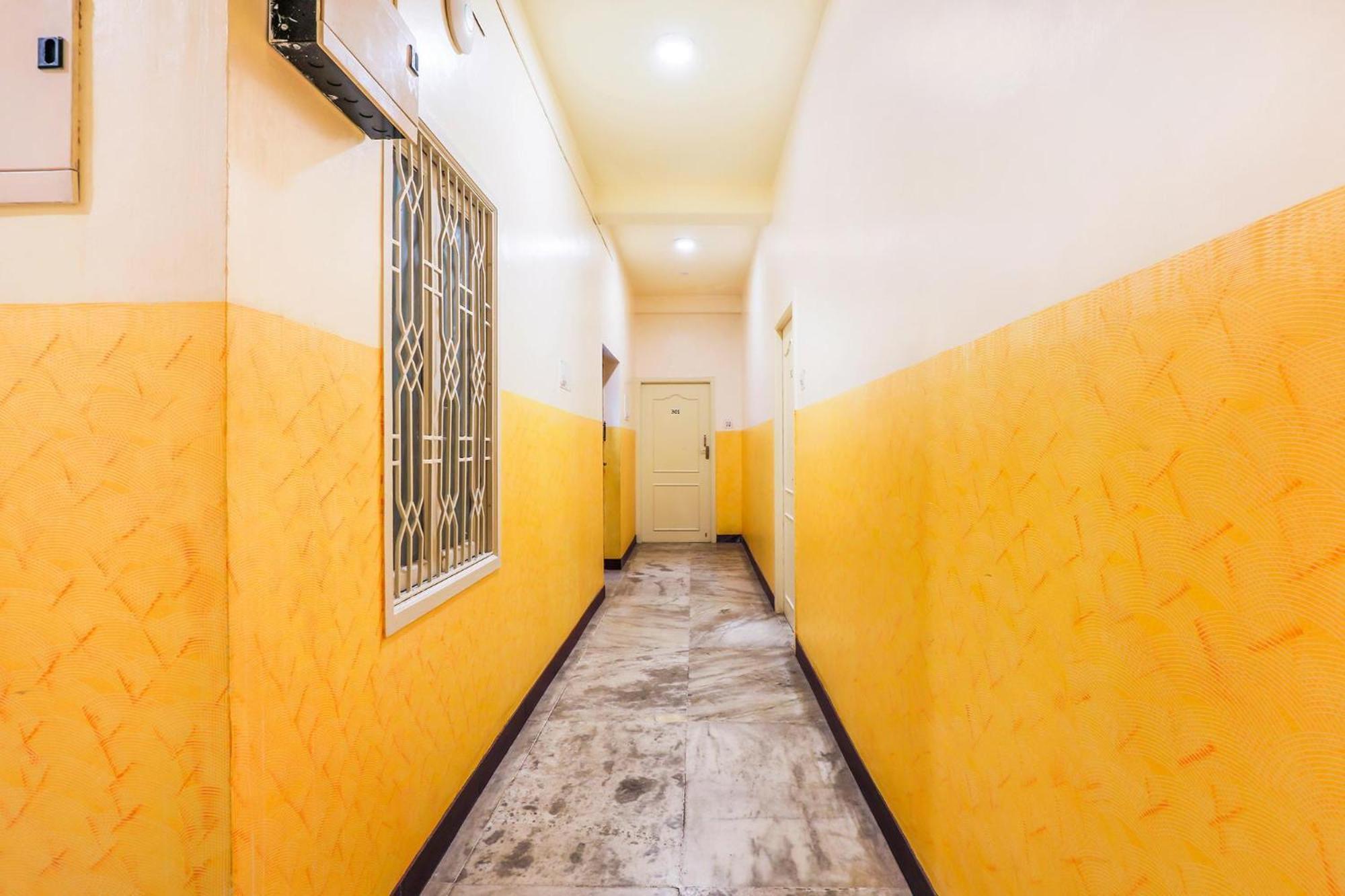 Fabexpress Santhi Inn - 500 Meters From Promenade Beach بونديتْشيري المظهر الخارجي الصورة